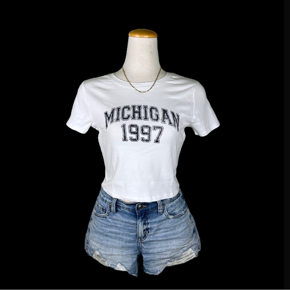 SOLD OUT: NWT GARAGE cropped graphic tee | size L